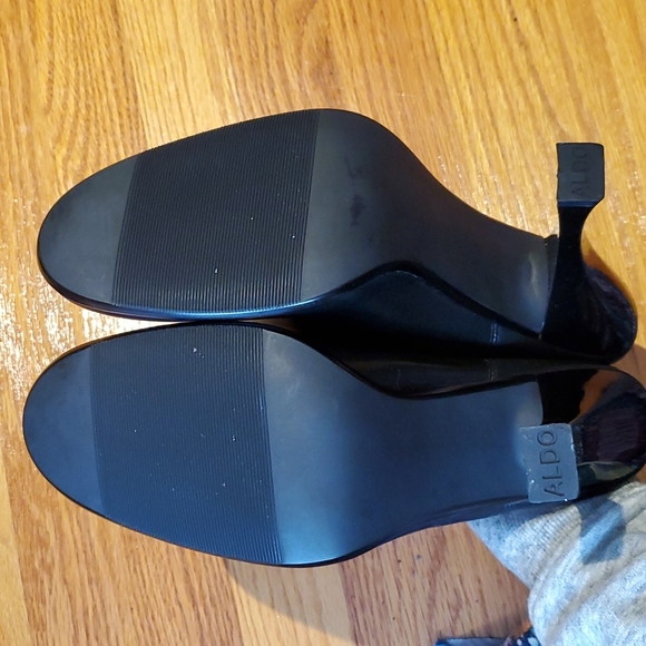 Vintage Aldo booties. Size 39, soft black leather, crazy cute heel shape. - Picture 7 of 14